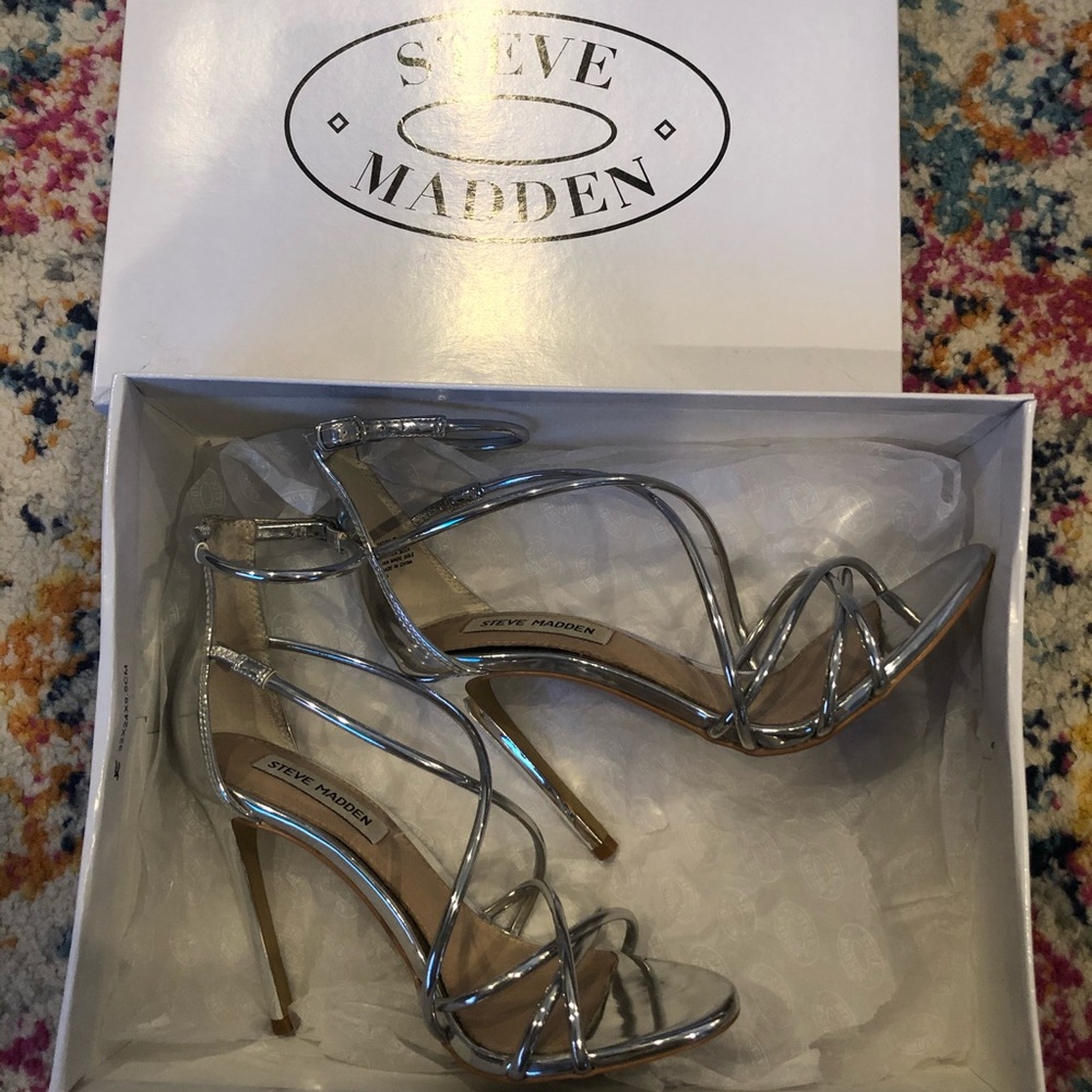 STEVE MADDEN SILVER HEELS WITH BOX
